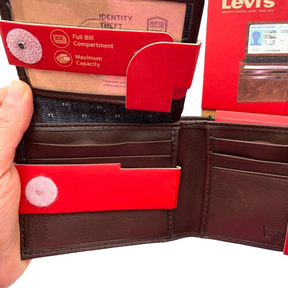 Levis‎ Mens Bifold Wallet Brown with Flip-up ID Window RFID-Blocking